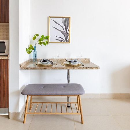 Frank Porter - Goldcrest Executive Apartment Dubai Bagian luar foto